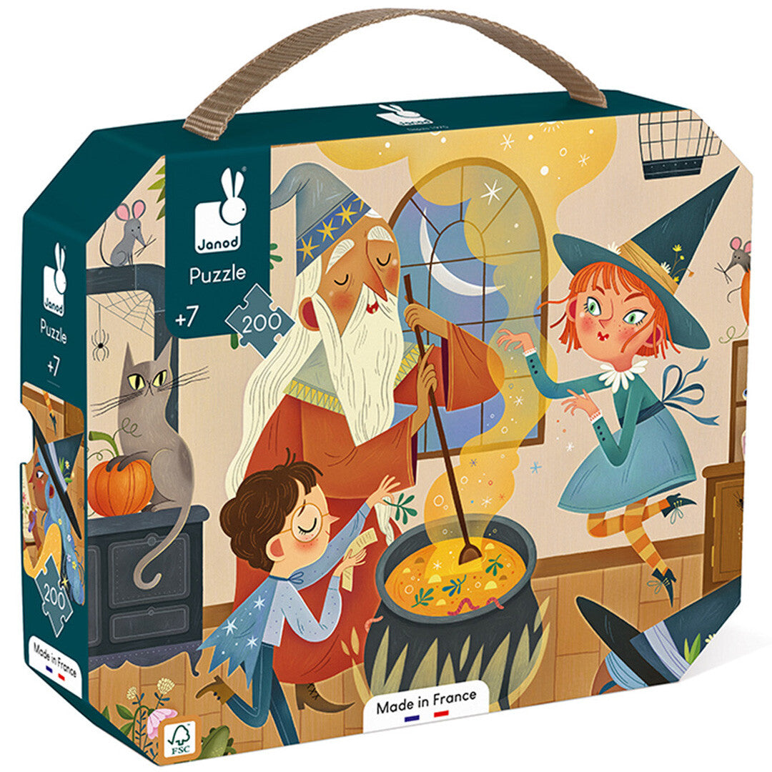 Janod puzzelverpakking met een illustratie van een tovenaar, heksen en een kind rond een toverketel.