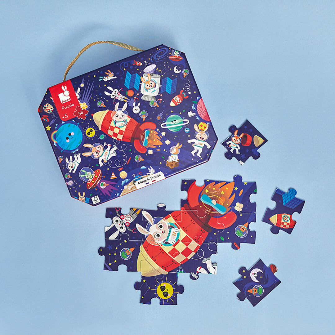 Janod legpuzzel verpakking en een gedeeltelijk gelegde puzzel met konijnen in de ruimte.