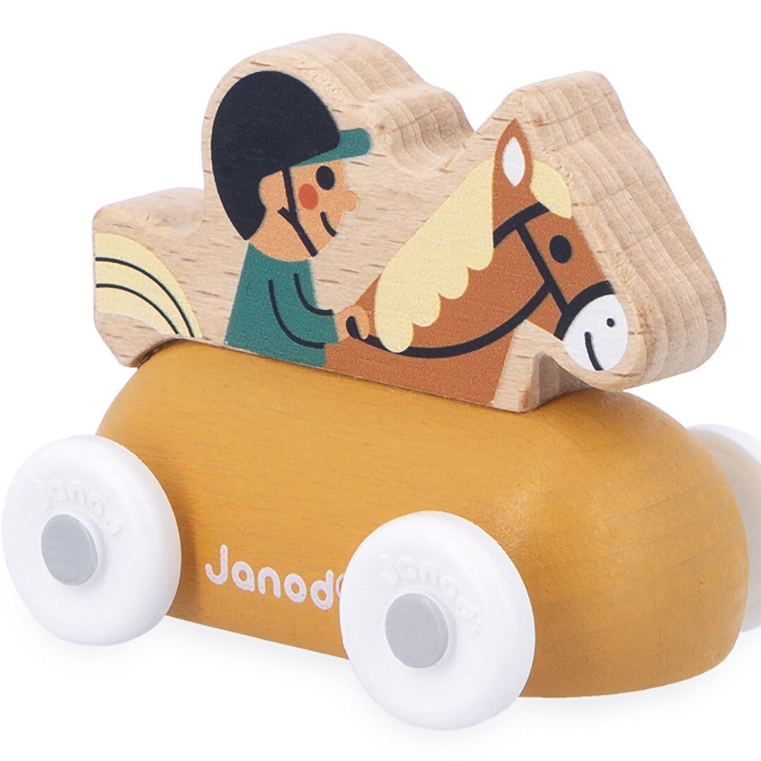 Janod houten speelgoedauto met een ruiter op een paard.