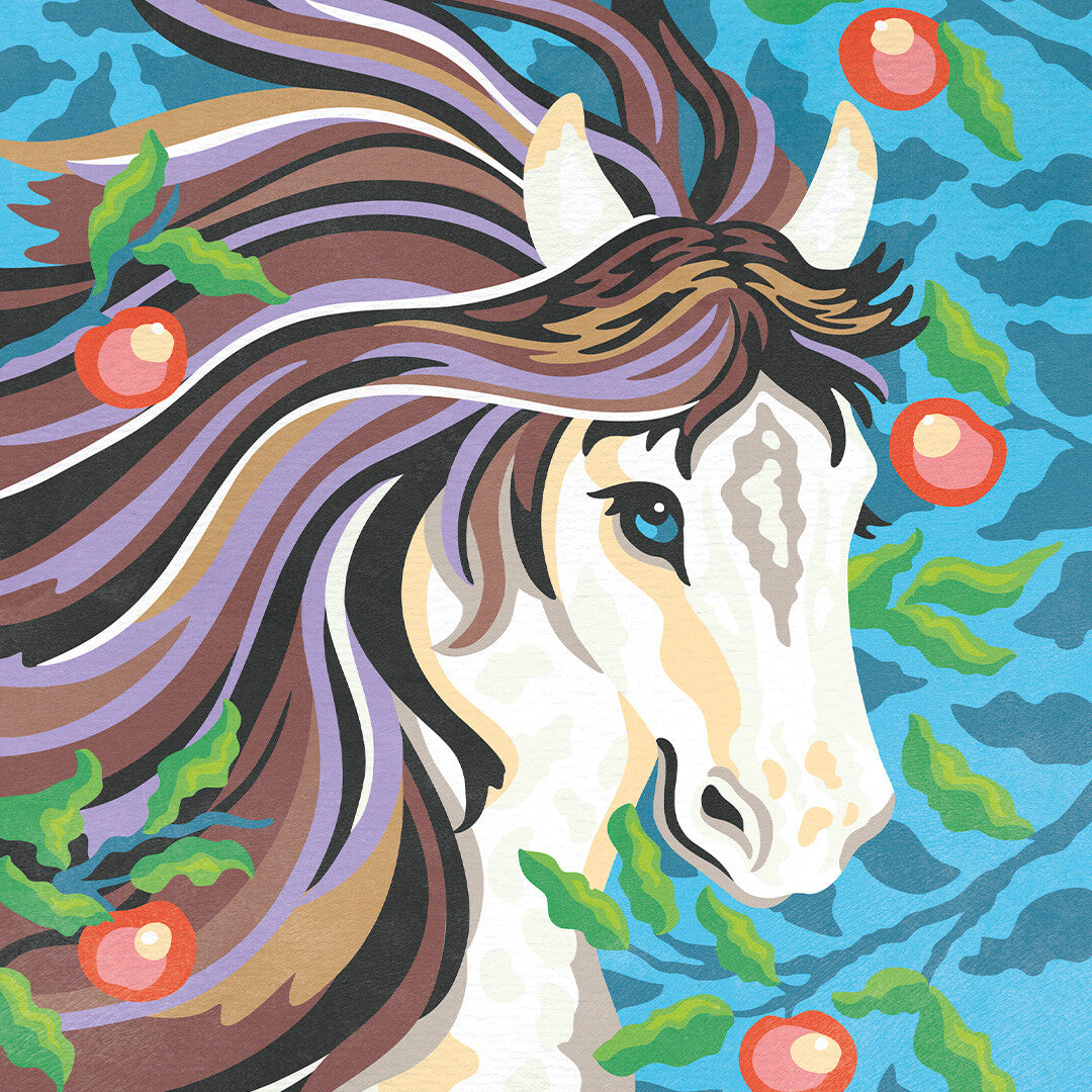 Detail van een voltooid schilderij van een wit paardenhoofd met lange manen en rode appels.