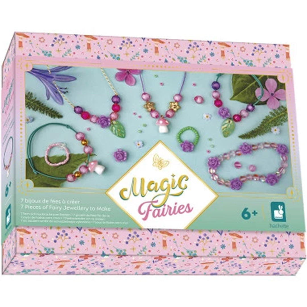 Janod verpakking van de Magic Fairies sieraden maakset met voorbeelden van kettingen en armbanden.