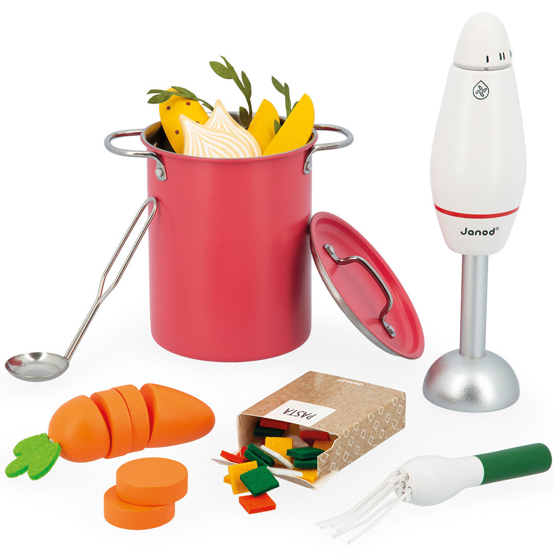 Janod speelgoed soepset met rode pan gevuld met vilten groenten, een handblender, houten wortel en vilten pasta.