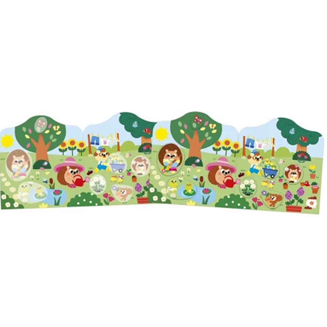 Uitgeklapte tuinscène van het Janod stickerboek met egels en andere dieren.