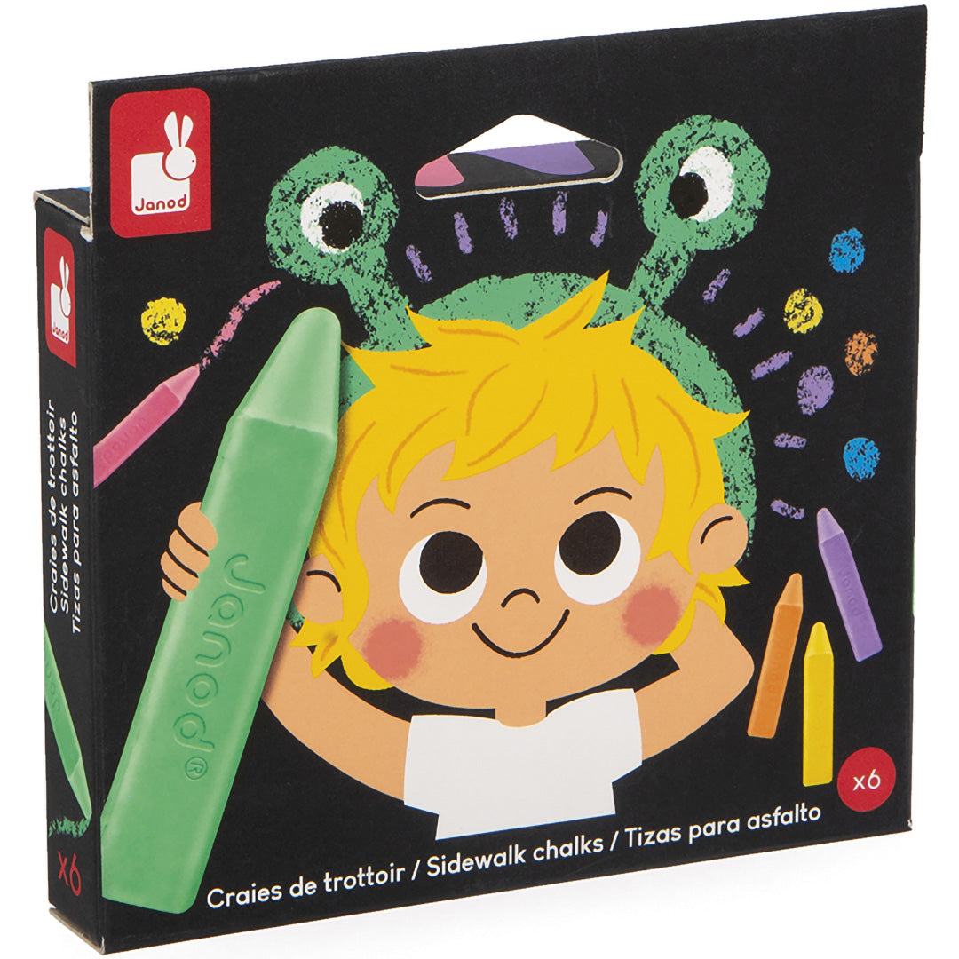 Schuine weergave van de Janod stoepkrijt verpakking met een illustratie van een kind dat tekent.