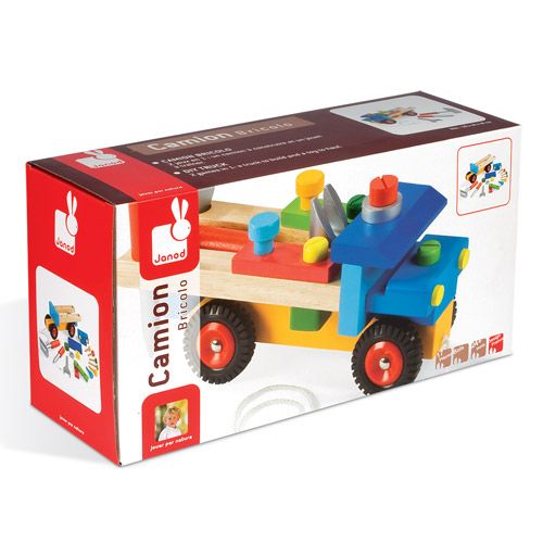 De verpakking van de Janod houten trekfiguur vrachtwagen met gereedschap.