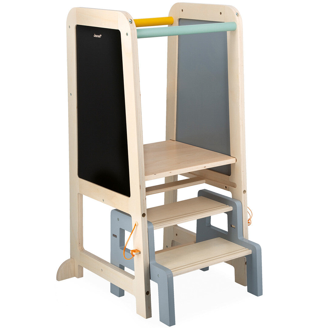 Janod houten uitkijkpost met schoolbord en twee uitklapbare treden.