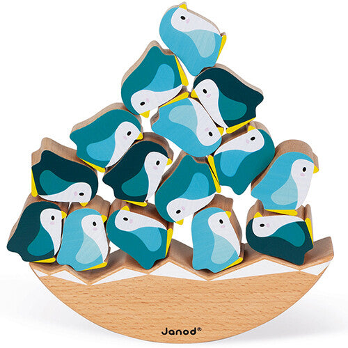 Janod WWF houten evenwichtsspel met pinguïns, van voren gefotografeerd met alle pinguïns gestapeld.