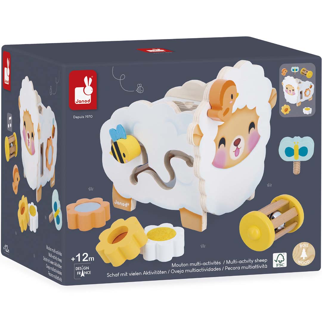 De verpakking van het Janod houten activiteitsschaap met afbeeldingen van het speelgoed en de accessoires.
