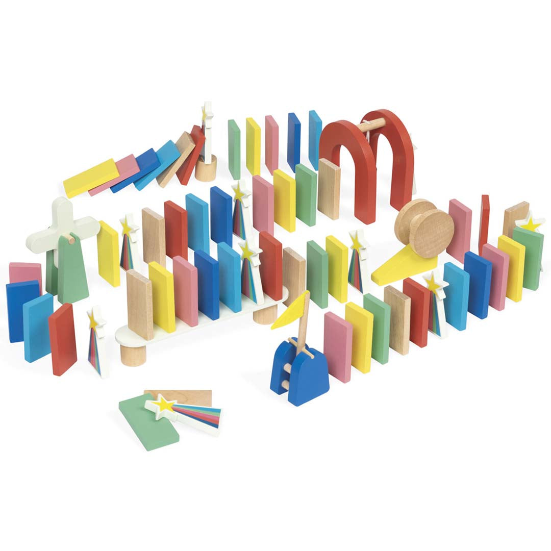 Janod houten domino kettingreactie set met een compacte opstelling van kleurrijke dominostenen en speciale onderdelen.