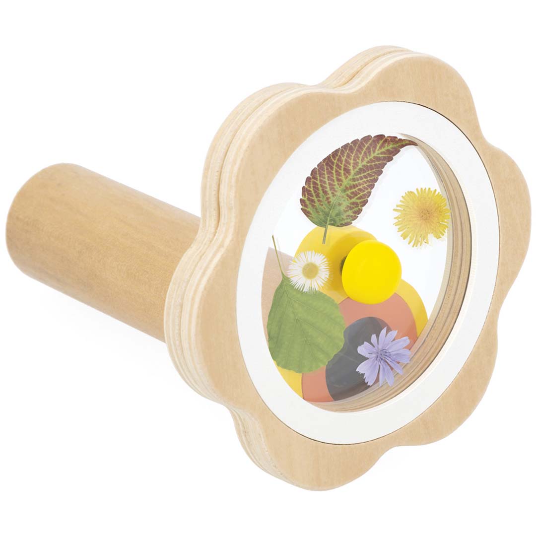 Janod houten bloemenkaleidoscoop met natuurlijke elementen zoals bladeren en bloemen zichtbaar in het kijkvenster.