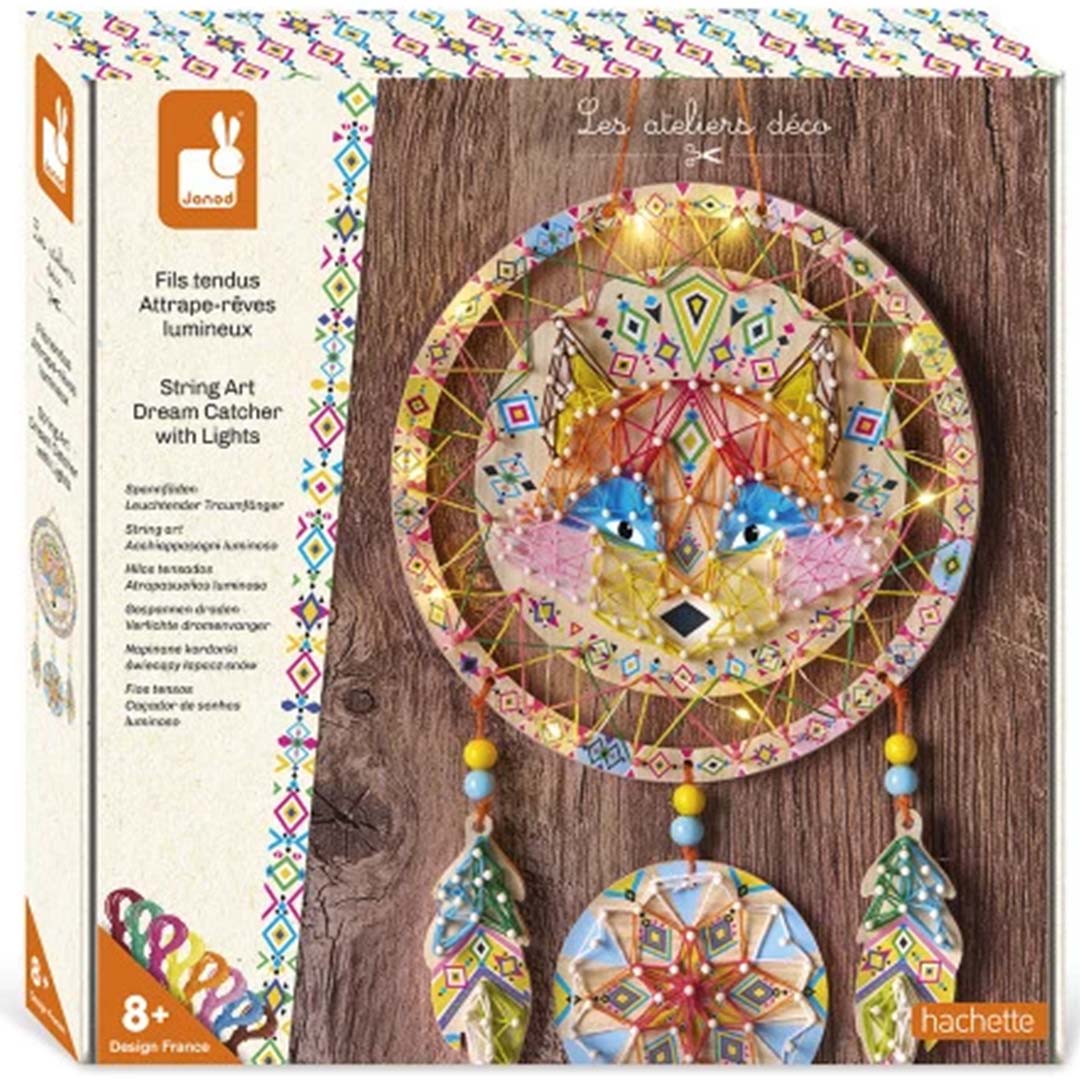De verpakking van het Janod knutselpakket voor een dromenvanger met een geometrische vos en lampjes.