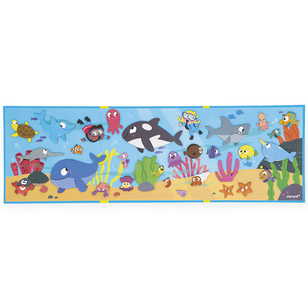 Het Janod magneetboek Magnéti'stories zeebodem met alle magneten van onderwaterdieren en duikers op het speelbord.