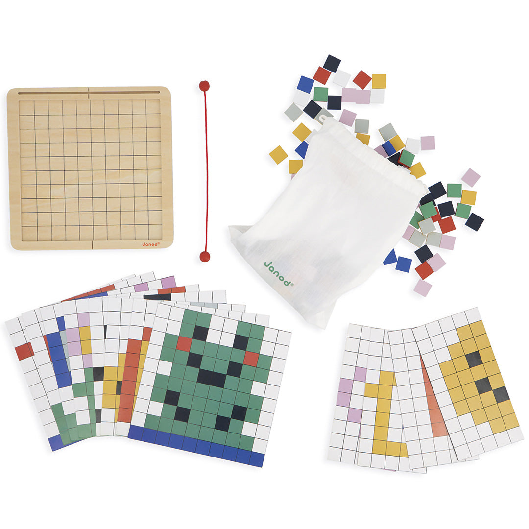 Alle onderdelen van de Janod houten mozaïekpuzzel, inclusief het bord, gekleurde blokjes en instructiekaarten.