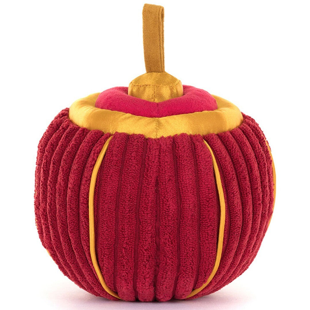 Achteraanzicht van de Jellycat amuseables knuffellantaarn Rayray, een rood pluchen lantaarn met geel detail en een lusje bovenaan.