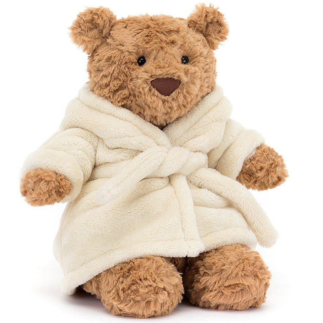Jellycat knuffelbeer Bartholomew in een crèmekleurige badjas met de capuchon omlaag.