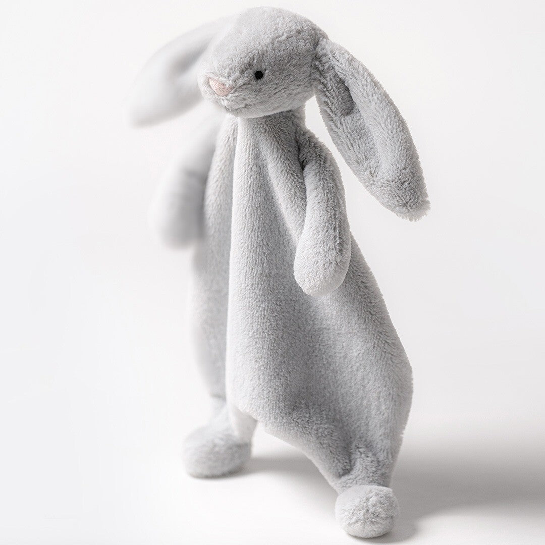 Jellycat knuffeldoek bashful silver konijn, schuin vooraanzicht.
