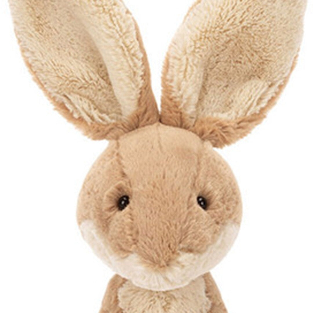 Detailopname van de kop van de Jellycat pluchen haas in bruin.