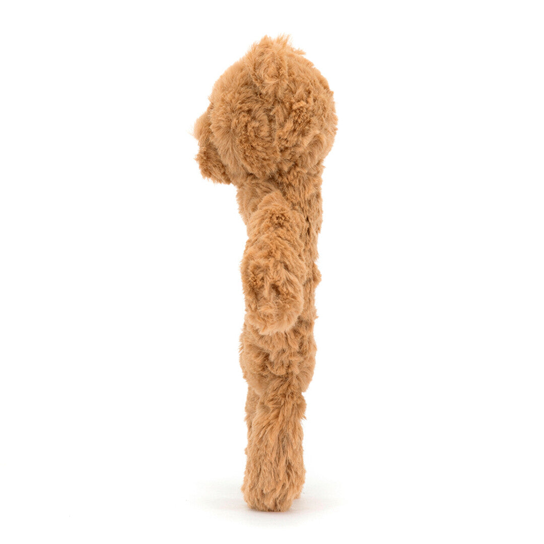 Zijaanzicht van de Jellycat Bartholomew beer rammelaar.