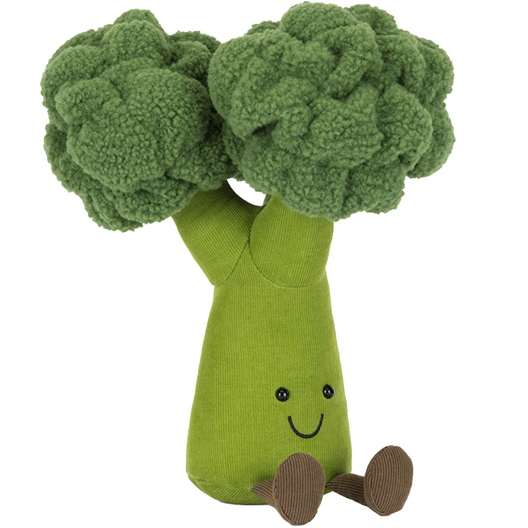 Jellycat knuffelbroccoli met een lachend gezichtje, schuin van voren gefotografeerd.