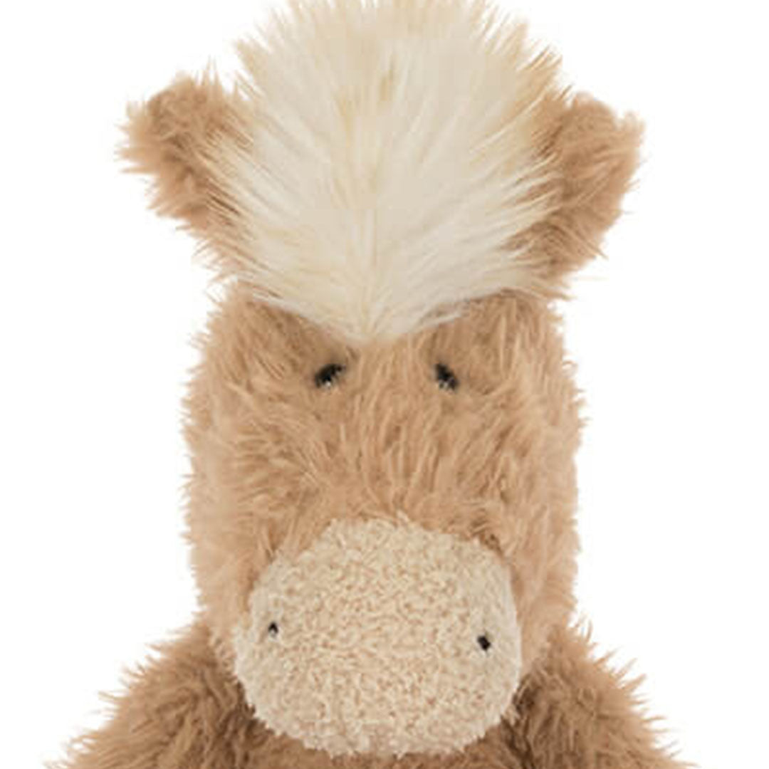 Close-up van het gezicht van de bruine Jellycat pluchen pony knuffel met lichte manen.