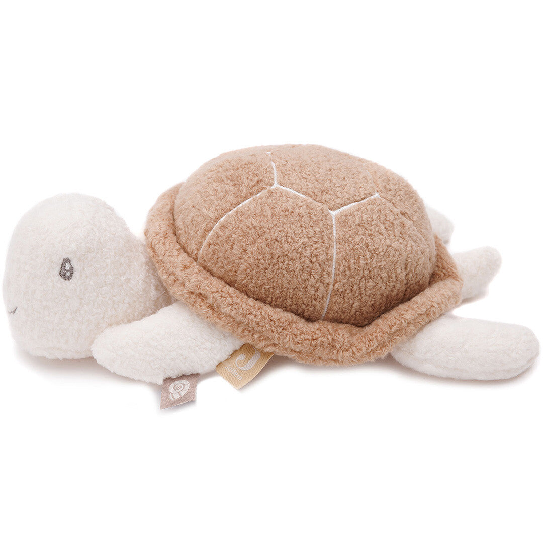 Jollein activiteitenknuffel in de vorm van een crèmekleurige en bruine schildpad op een witte achtergrond.