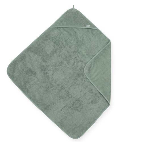 Jollein badcape van ash green badstof, diagonaal gevouwen.