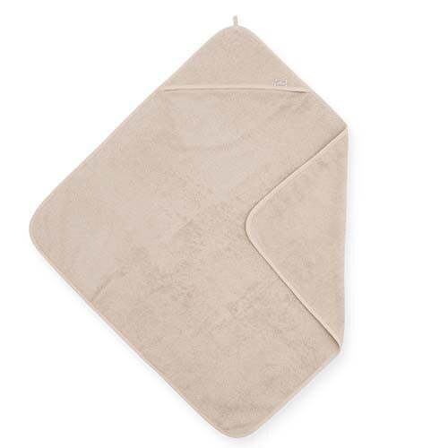 Jollein baby badcape van badstof in nougat kleur, schuin gevouwen.