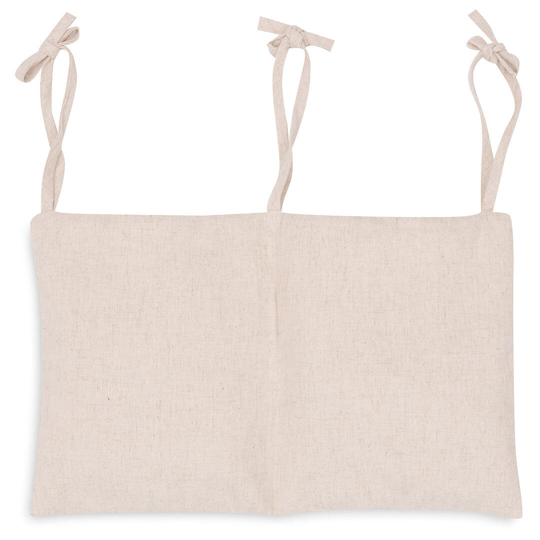 Achterkant van de Jollein boxopbergzak van beige katoen en linnen.
