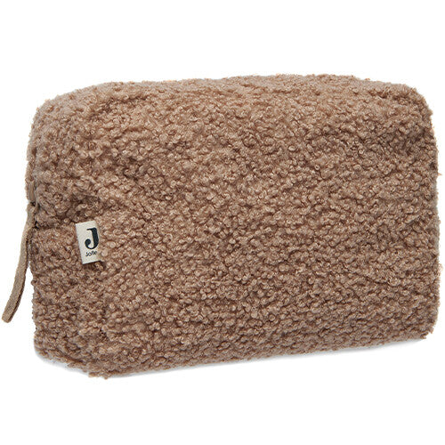 Jollein bouclé toilettas in biscuit kleur, schuin van bovenaf gefotografeerd.