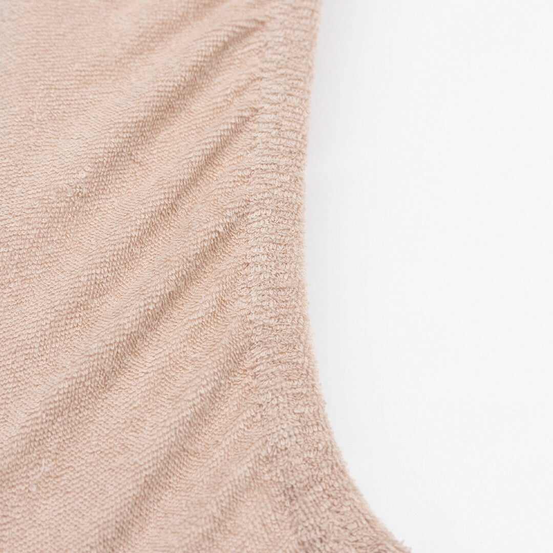 Detail van de wild rose badstof stof van de verschoonkussenhoes.