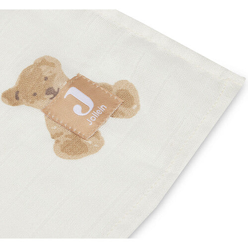 Detail van een Jollein hydrofiele doek met teddybeer patroon en merklabel.