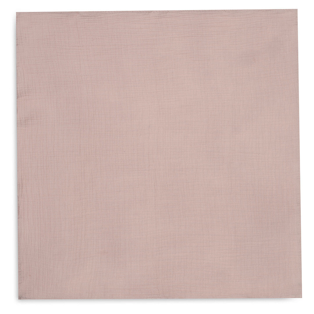 Eén Jollein hydrofiele multidoek in wild rose kleur, plat neergelegd.