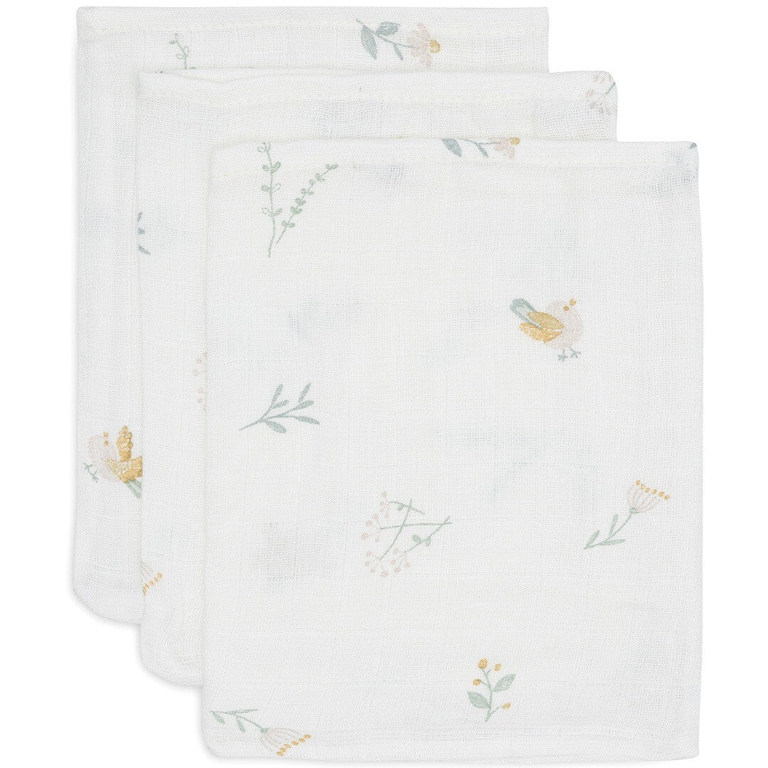 Drie Jollein hydrofiele washandjes met een patroon van vogels en bloemen.