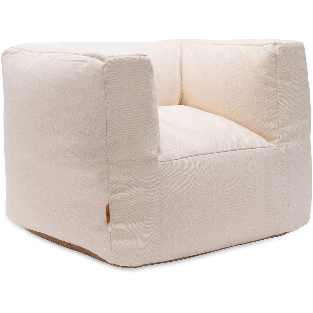 Jollein kinderfauteuil in beige kleur, schuin van voren gezien.