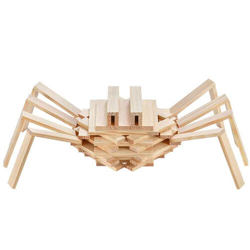Een krabfiguur gemaakt van Kapla houten stapelplankjes.
