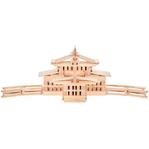 Een Japanse tempelstructuur gebouwd van Kapla houten stapelplankjes.