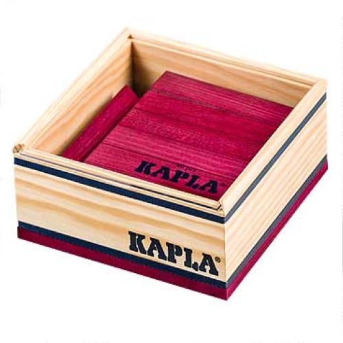 Kapla houten doos met wijnrode Kapla stapelplankjes.