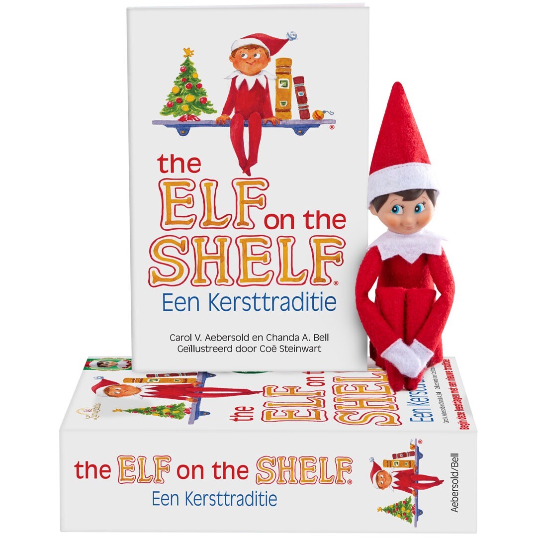 Elf on the Shelf kerstboek 'Een Kersttraditie' met een bijbehorend rood elfje speelgoedfiguur.