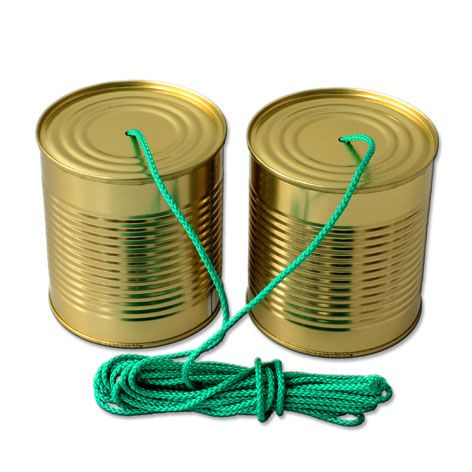 Kids at Work bliktelefoon met twee gouden blikken en een opgerolde groene draad.