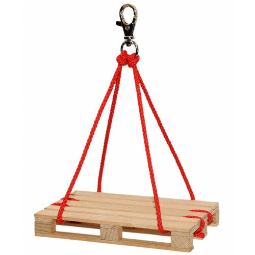 Kids at Work kleine takel set detail van de houten pallet die aan rode touwen hangt.