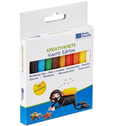 Verpakking van kids at work boetseerklei met een nautisch thema, inclusief een duikerfiguur en verschillende kleuren klei.