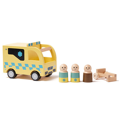 Kids Concept houten speelgoed ambulance met drie poppetjes en een brancard.