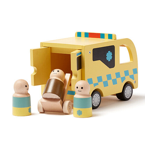 Kids Concept houten speelgoed ambulance met open achterdeur en een poppetje op een brancard.