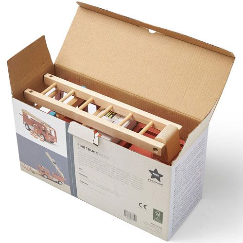 De open kartonnen verpakking van de Kids Concept houten brandweerauto, met de ladder zichtbaar erin.