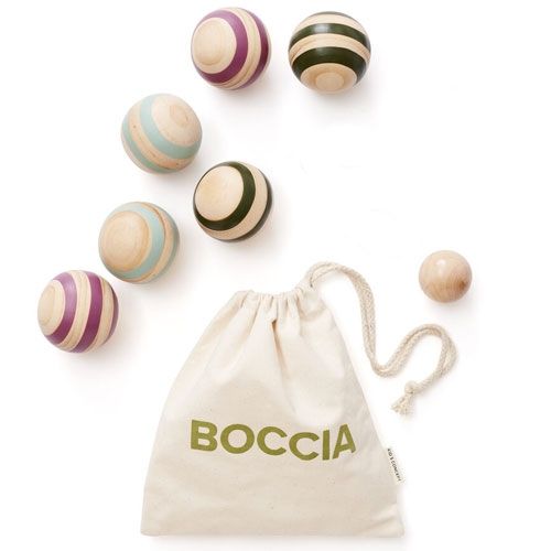 Kids Concept Boccia speelset met zes gestreepte houten ballen, een kleine houten bal en een katoenen zak.