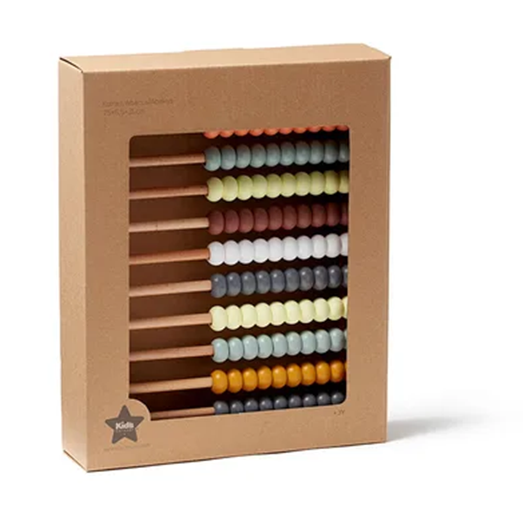 De bruine kartonnen verpakking van het Kids Concept houten telraam met een venster dat de veelkleurige kralen toont.
