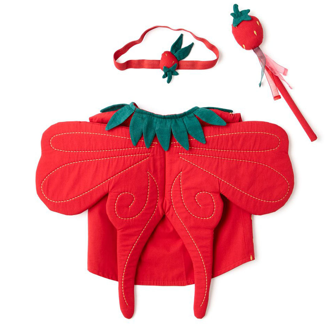 De achterkant van de Kids Concept aardbeienfee verkleedkleding set met rode vleugels en groen blad, plat op een witte ondergrond.