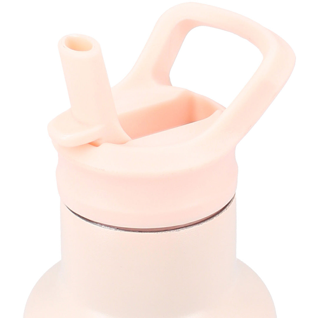 Close-up van de roze rietjesdop van een drinkfles.