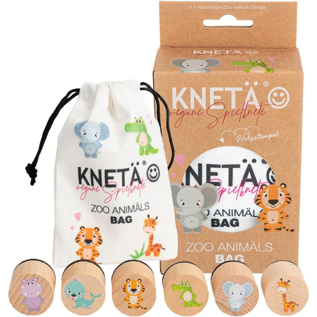 KNETÄ stempelset dierentuin met zes houten dierenstempels, een katoenen zakje en de verpakking.