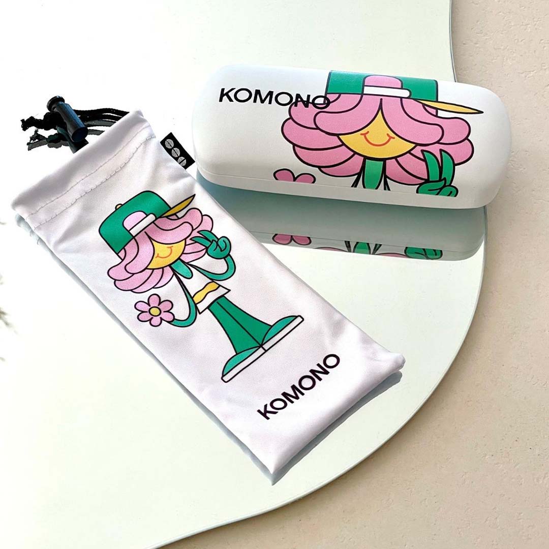 Komono brillenkoker en brillenzakje met cartoon karakter.